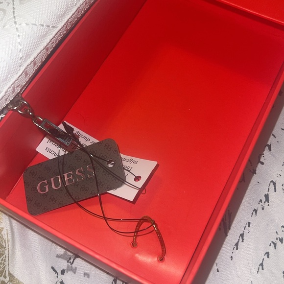 NWT in box Stunning GUESS woman’s wallet white - Picture 5 of 8